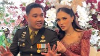 Saat menikah, Juliette Angela tampak mempesona dengan kebaya pengantin brokat merah modern. (Foto: dok Instagram blissweddingpartner)