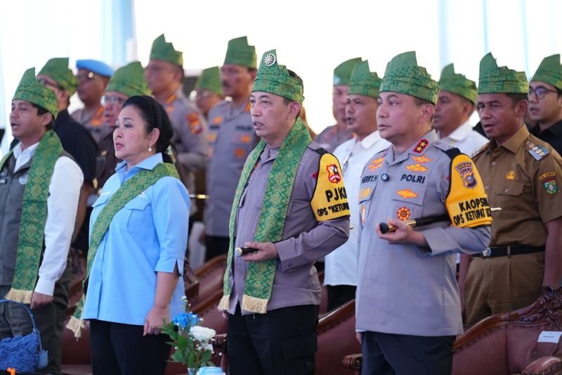 Kapolri bersama Ketua Komisi IV DPR RI hingga Menhut meresmikan dan groundbreaking 110 Jembatan Merah Putih Presisi yang tersebar di wilayah Provinsi Riau. (dok Polri)