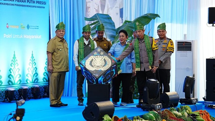 Kapolri bersama Ketua Komisi IV DPR RI hingga Menhut meresmikan dan groundbreaking 110 Jembatan Merah Putih Presisi yang tersebar di wilayah Provinsi Riau. (dok Polri)