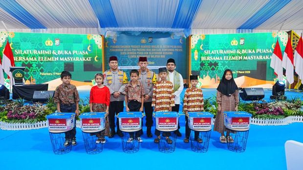 Kapolri Jenderal Polisi Listyo Sigit Prabowo meresmikan renovasi Masjid Al-Adzim Mapolda Riau, Pekanbaru. (dok Polri)