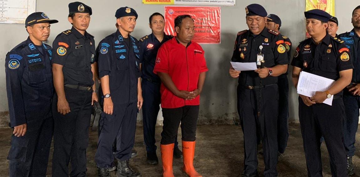 Kementerian Kelautan dan Perikanan (KKP) menghentikan sementara operasional kegiatan Unit Pengolahan Ikan (UPI) PT. ISF di Kecamatan Kaliori, Kabupaten Rembang, Jawa Tengah, pada Senin (16/3/2026). (Dok. KKP)