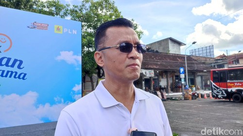 Kepala PLN Bali, Eric Rossi Priyo Nugroho saat ditemui detikBali di Terminal Ubung, Denpasar, Selasa (17/3/2026). (Ahmad Firizqi Irwan/detikBali).