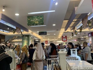 Tren Outfit Lebaran 2026: Riuh Anak Muda Bandung di Pusat Belanja
