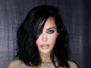 Bikin Pangling, Kim Kardashian Pakai Makeup Gothic di After Party Oscars 2026