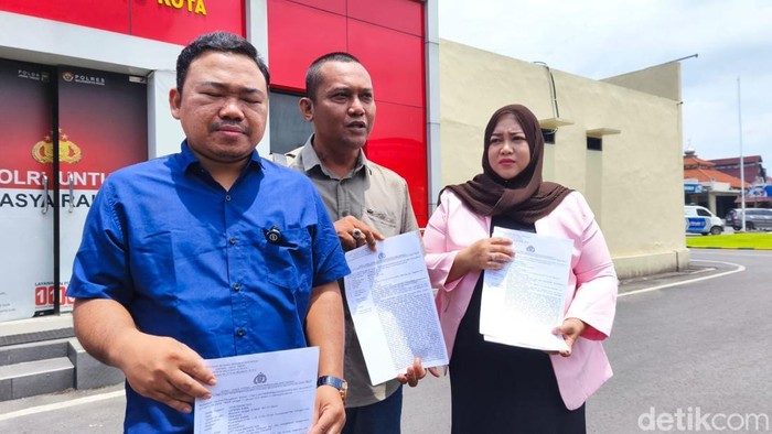 Korban didampingi pengacara di Polres Mojokerto Kota