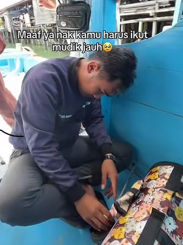 kucing ikut mudik Pemudik ini membawa kucing peliharaannya menggunakan kapal laut, unggahan tersebut langsung viral di media sosial.