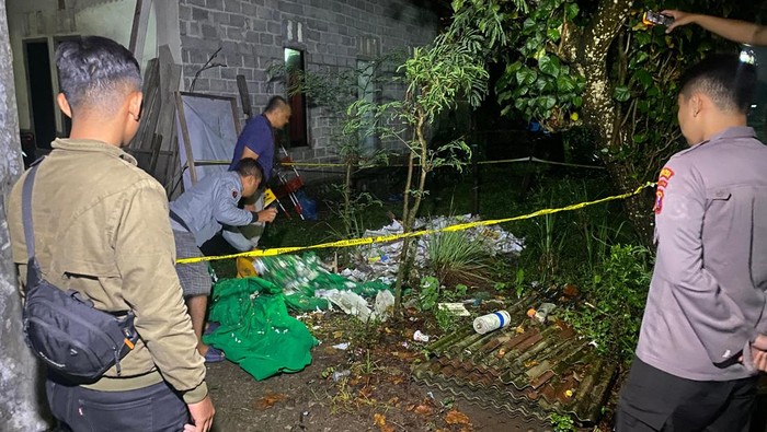 Ledakan diduga petasan di musala Blitar