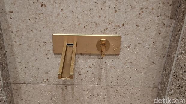 Masjid Al Ikhlas PIK yang indah dan megah.