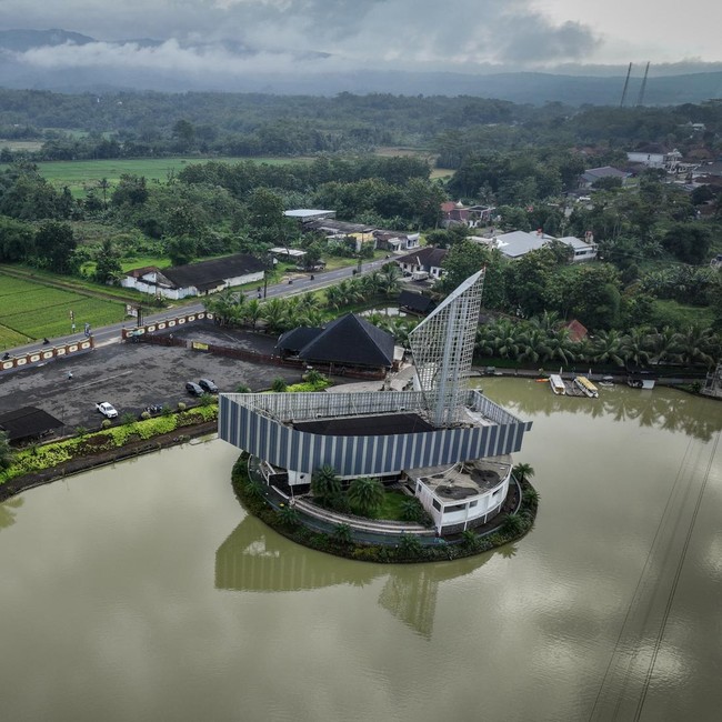 Masjid Unik Berbentuk Perahu di Cilacap Jadi Tempat Singgah Pemudik