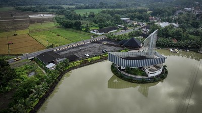 Masjid Unik Berbentuk Perahu di Cilacap Jadi Tempat Singgah Pemudik