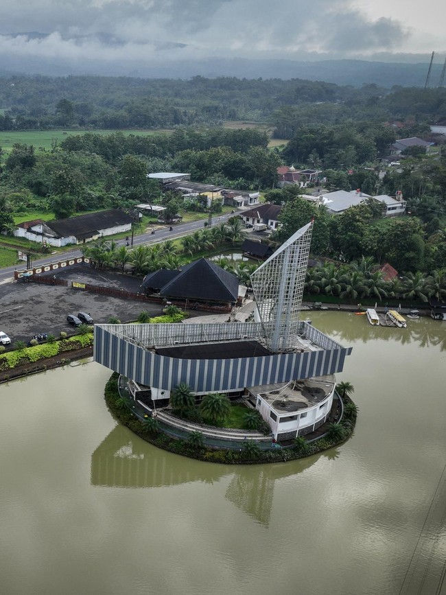 Masjid Unik Berbentuk Perahu di Cilacap Jadi Tempat Singgah Pemudik