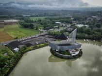 Masjid Unik Berbentuk Perahu di Cilacap Jadi Tempat Singgah Pemudik