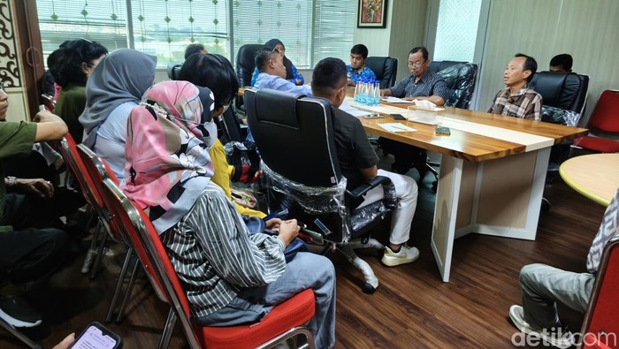 Mediasi nasabah dan pihak Koperasi Cari Makmur di Gedung Pandanaran Pemkot Semarang, Selasa (17/3/2025).