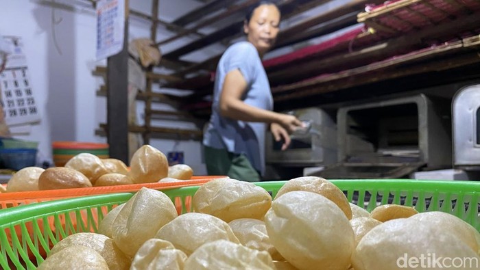 Menengok Pembuatan Ladu Khas Kota Batu