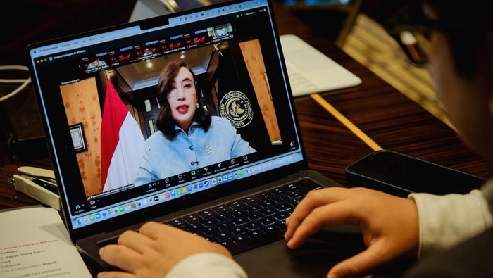 Menteri Pariwisata Widiyanti Putri Wardhana dalam webinar Tourism in Fire.