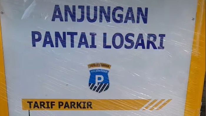 Mesin gate otomatis PD Parkir Makassar sudah mulai terbapasang di Anjungan Pantai Losari.
