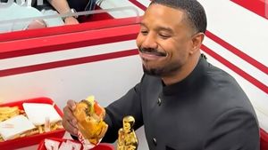 Michael B Jordan Rayakan Kemenangan di Oscar dengan Burger