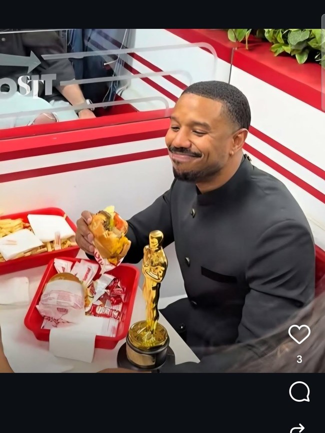 Michael B Jordan Rayakan Kemenangan di Oscar dengan Burger