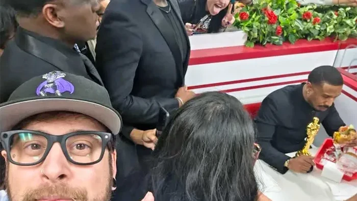 Bawa Piala Oscar ke Restoran Burger, Aksi Michael B. Jordan Viral