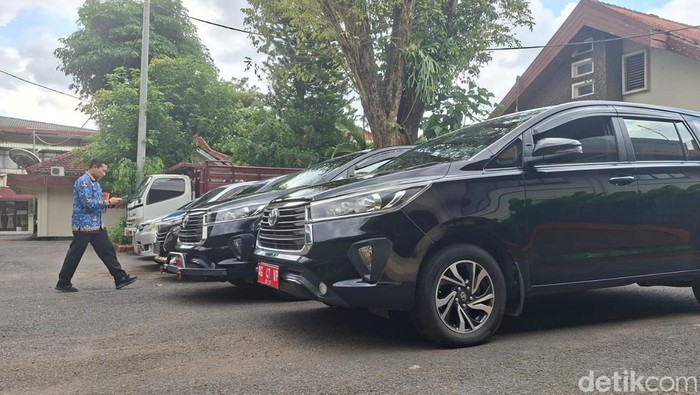 Mobil dinas Pemkab Nganjuk