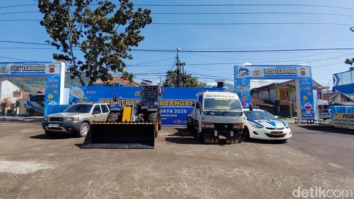 Pemkab Garut siagakan alat berat, antisipasi longsor di jalur mudik