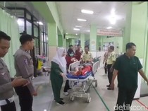 Innova Angkut Pemudik Tabrak Pembatas Jalan di Tol Solo-Ngawi