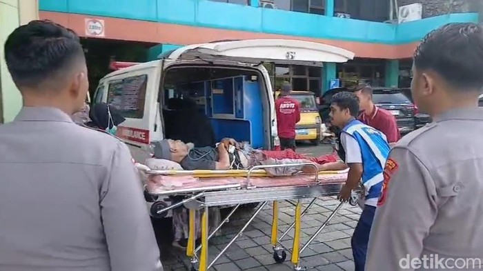 Pemudik korban kecelakaan tunggal mobil di Tol Ngawi.
