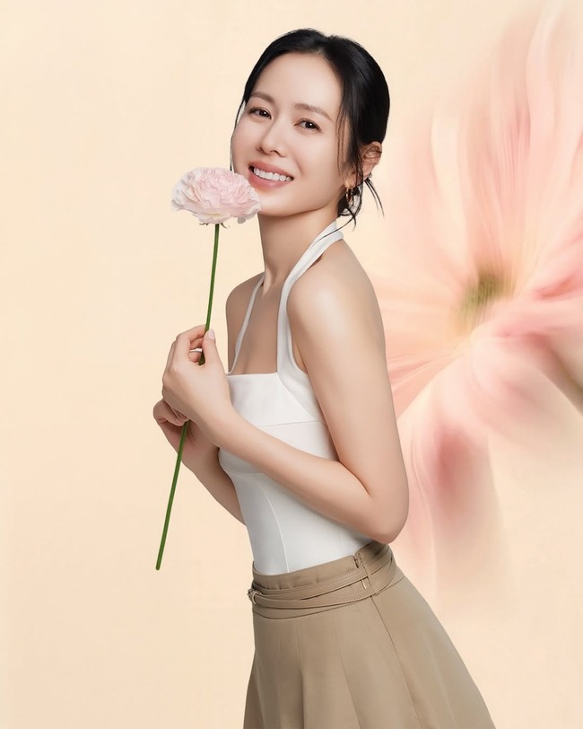 Setelah menikah dengan Hyun Bin, keduanya menyambut kelahiran seorang anak laki-laki yang mendapat panggilan sayang, Alkong. Foto: dok. Instagram @yejinhand