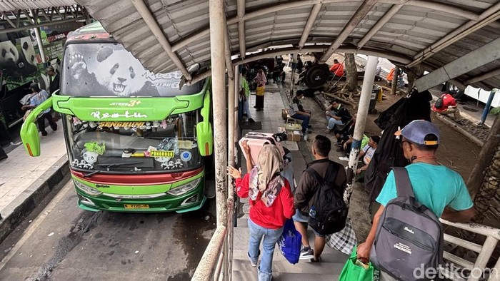 Penumpang di Terminal Purabaya jelang Lebaran