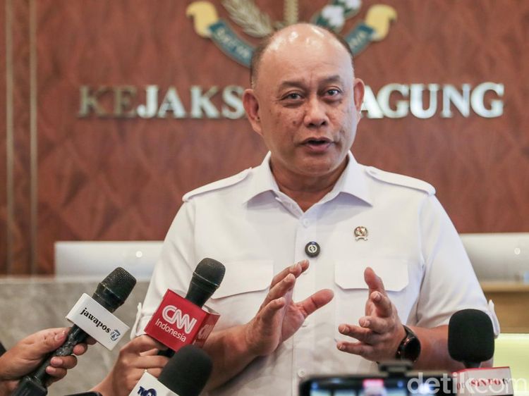 Potret Dadan Hindayana, Pernah Usul Menu Serangga hingga Dicopot dari BGN