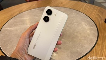 Poco X8 Pro menjadi salah satu smartphone pertama yang ditenagai chipset MediaTek Dimensity 8500-Ultra berbasis fabrikasi 4nm. Performa yang ditawarkan sangat tinggi, bahkan diklaim mampu mencetak skor AnTuTu di atas 2 juta poin. Foto: Rizqy Nur Amalia/detikINET