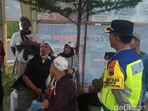 17 Pemudik Gratis Tujuan Tegal Terlantar di Rest Area KM 338, Polisi Evakuasi