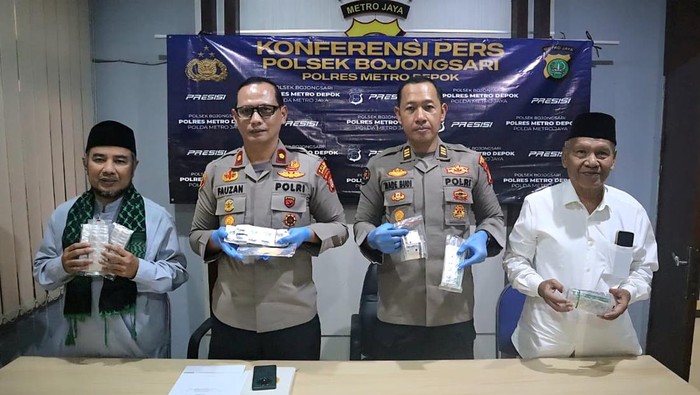 Polisi membongkar penjualan obat terlarang dengan modus cash on delivery (COD) di wilayah Bojongsari, Depok, Jawa Barat (Jabar). (dok istimewa)