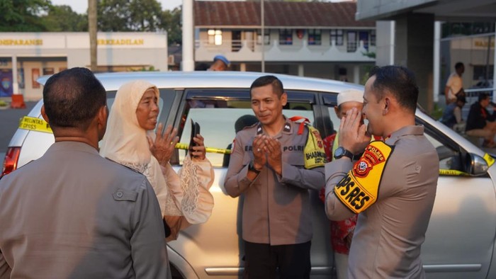 Polres Bogor Serahkan Barang Bukti Pencurian ke Korban