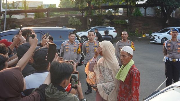Polres Bogor Serahkan Barang Bukti Pencurian ke Korban