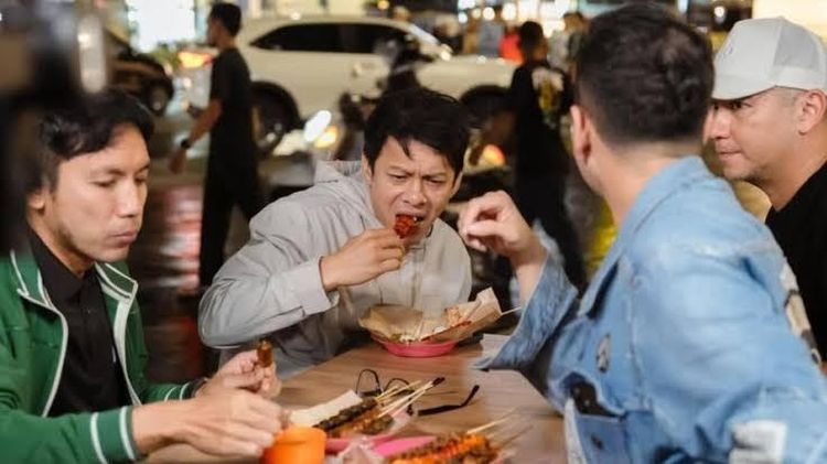 Potret Ariel NOAH Makan Nasi Padang hingga Angkringan Bareng Raffi Ahmad