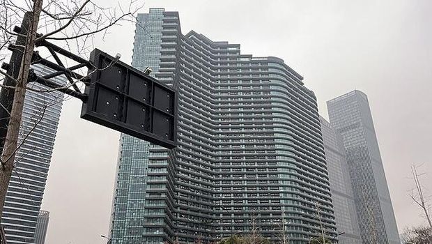 Apartemen Regent International Center di China menjadi salah satu bangunan terpadat di dunia karena dihuni 20.000 jiwa.