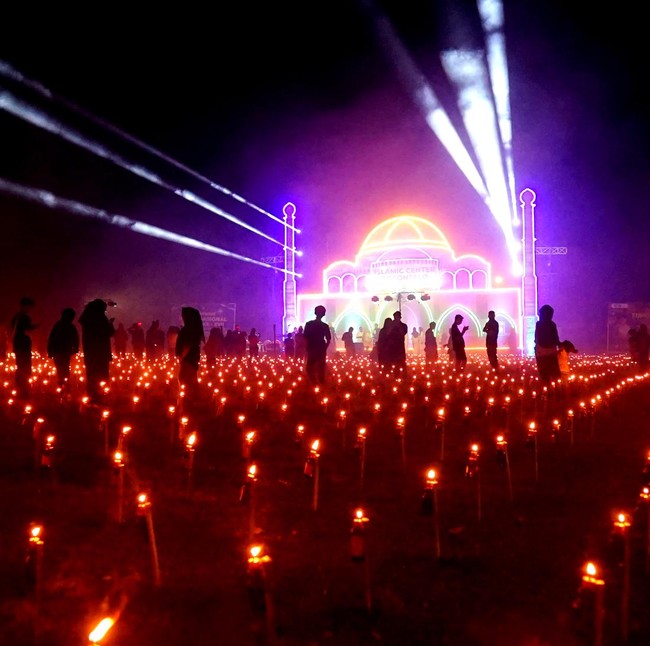 Ribuan Lampu Minyak Warnai Festival Tumbilotohe di Gorontalo