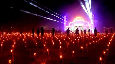 Ribuan Lampu Minyak Warnai Festival Tumbilotohe di Gorontalo