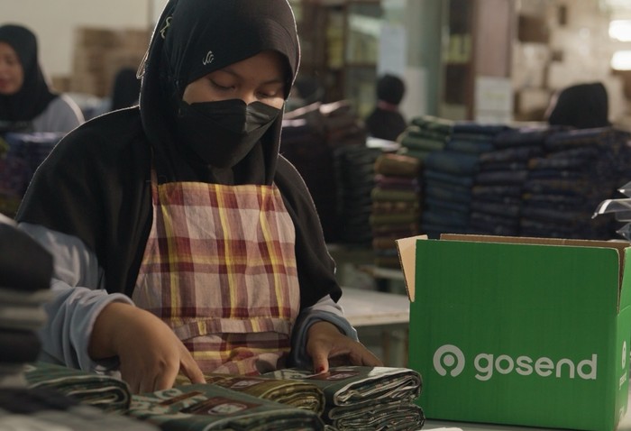 Mau Kirim Hampers Lebaran? GoSend Hadirkan Sarung Kolaborasi Gajah Duduk