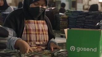 Mau Kirim Hampers Lebaran? GoSend Hadirkan Sarung Kolaborasi Gajah Duduk