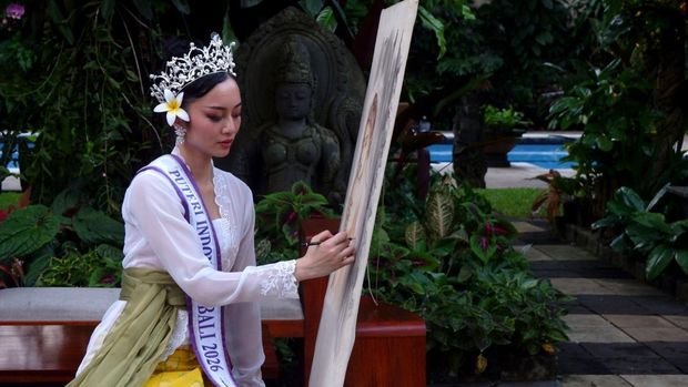 Seniman dan Finalis Putri Indonesia Bali 2026, Victoria Kosasie