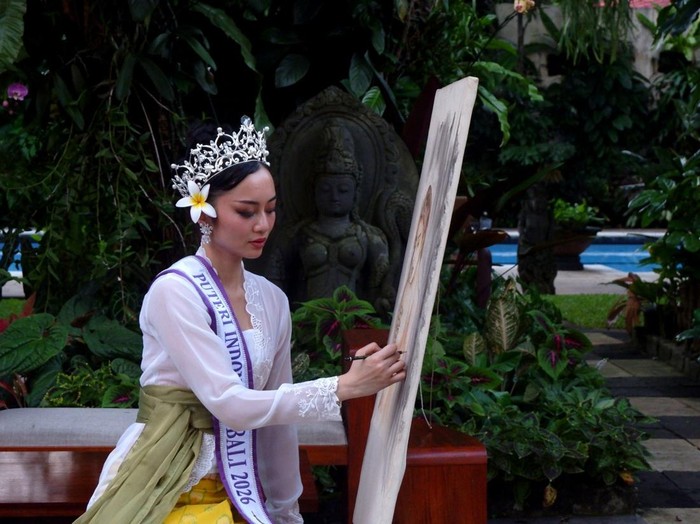 Seniman dan Finalis Putri Indonesia Bali 2026, Victoria Kosasie