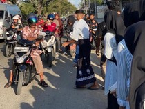 Siswa Sekolah Rakyat Aceh Besar Bagikan Takjil Gratis