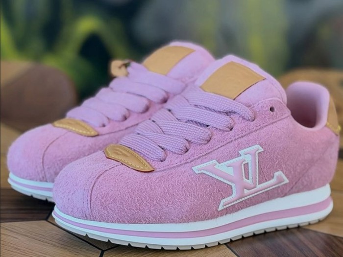 Sneakers Kolaborasi Louis Vuitton dan J-Hope.