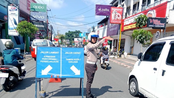 Suasana Jalan Siliwangi Kuningan Menjelang Lebaran