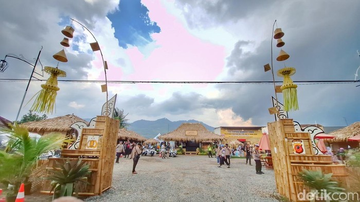 Suasana Pos Terpadu Lembur Kaheman Kilometer 36 Jalan Raya Nagreg, Kabupaten Bandung.