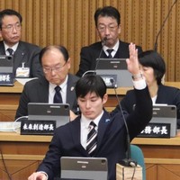 Tidak dipungkiri banyak orang lebih berfokus penampilan daripada kebijakannya sejauh ini. Netizen berulang kali memuji ketampanannya di media sosial. Foto: Instagram @ishida.takato