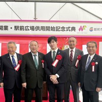 Pujian tersebut juga dilontarkan netizen dalam foto-foto yang diunggah Takato Ishida selagi mengemban jabatannya.  Foto: Instagram @ishida.takato