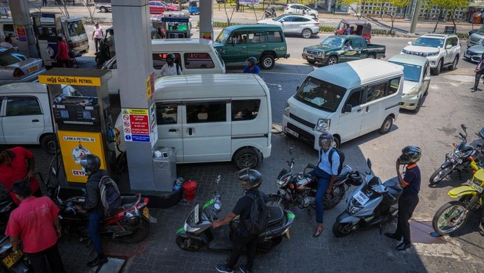 Harga Minyak Melonjak, Kebijakan BBM Diperketat dan Jam Kerja Diubah